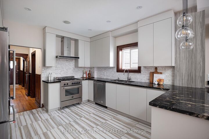 Property Photo:  29 Denison Avenue  ON M5T 2M6 