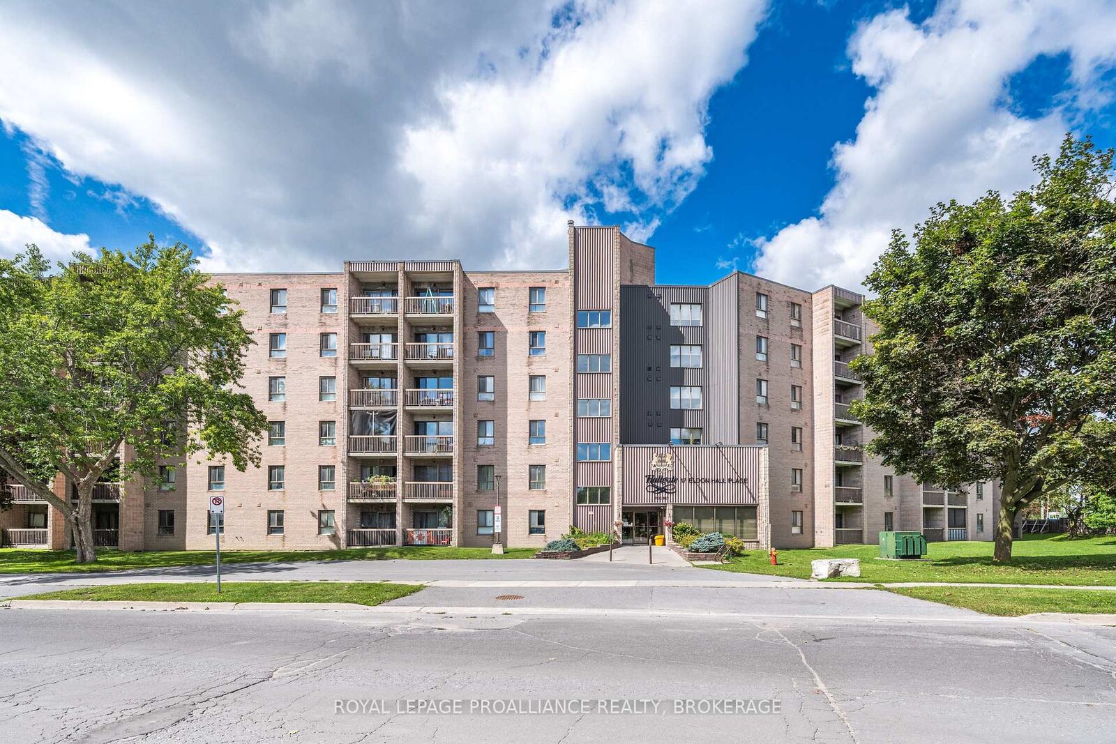 Property Photo:  17 Eldon Hall Place 112  ON K7M 7H5 