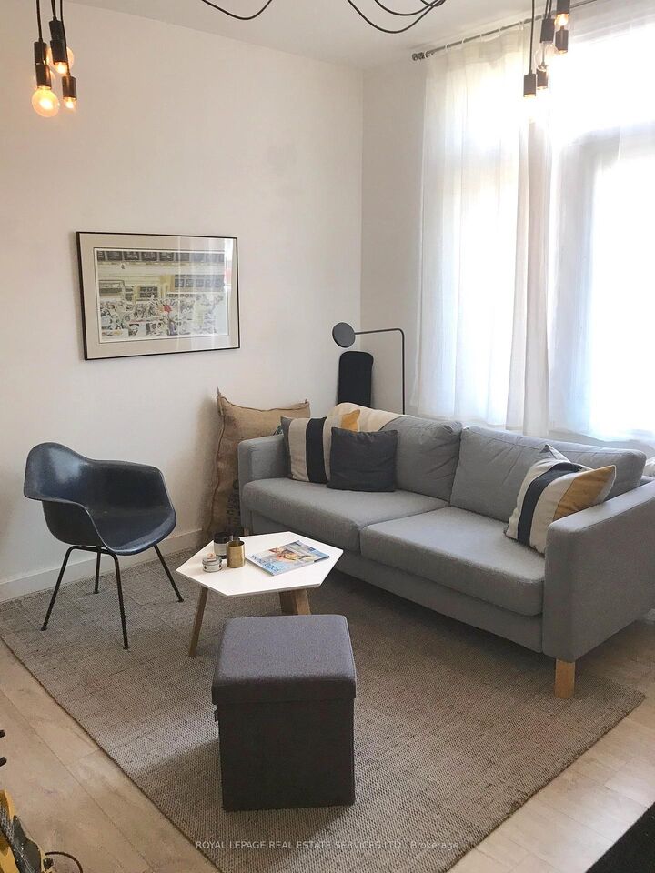 Property Photo:  840 Ossington Avenue  ON M6G 3V1 