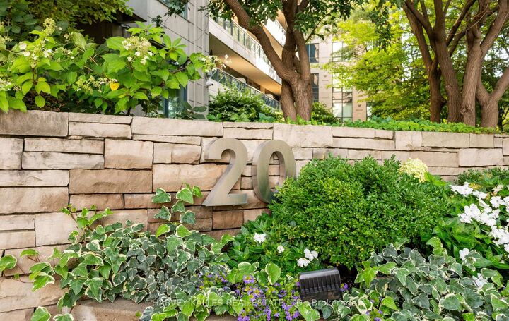 Property Photo:  20 Scrivener Square 418  ON M4W 3X9 