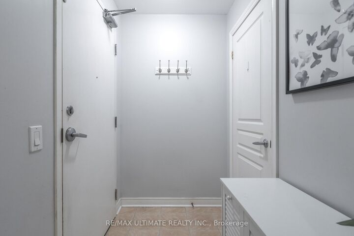 Property Photo:  1415 Lawrence Avenue W 406  ON M6L 1A9 