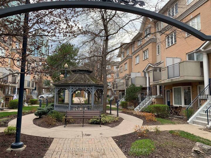 Property Photo:  28 Sommerset Way 1530  ON M2N 6W7 