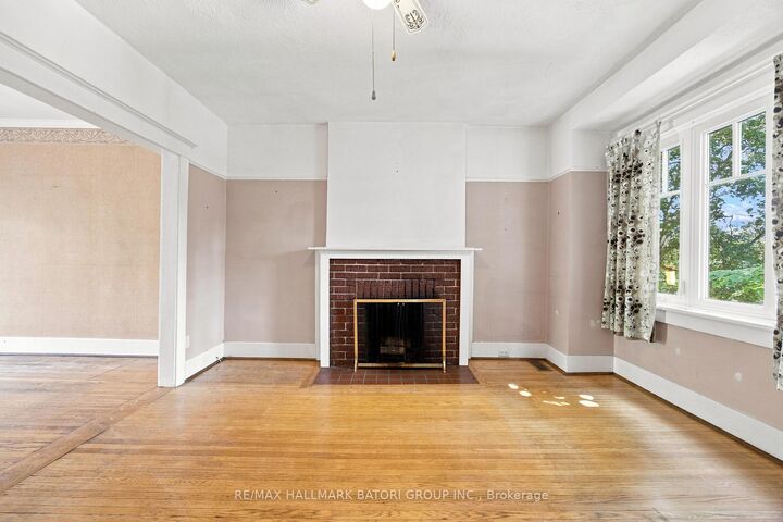 Property Photo:  1390 Davenport Road  ON M6H 2G9 