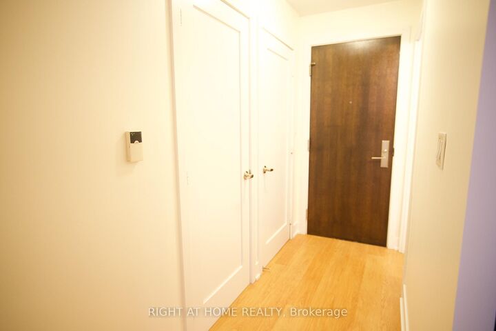 Property Photo: 20 Blue Jays Way N/A ON M5V 3T3