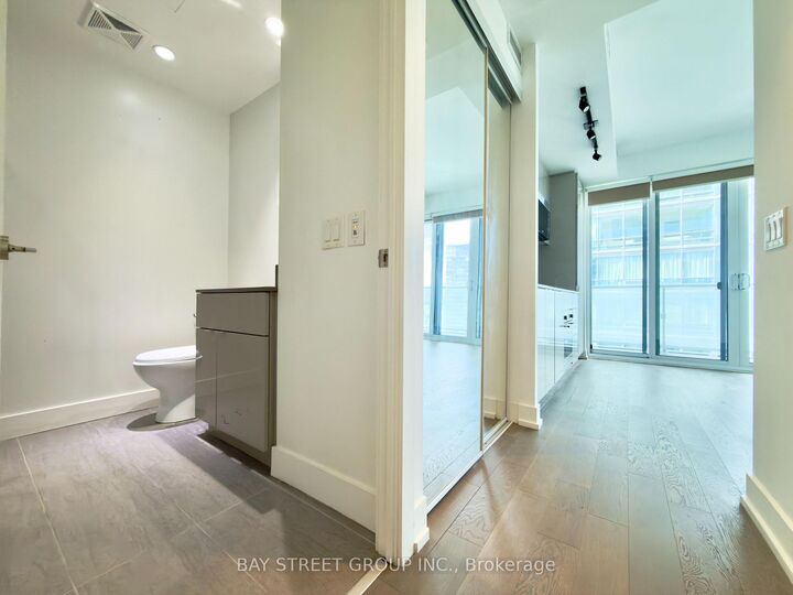 Property Photo:  7 Grenville Street 4502  ON M4Y 0E9 