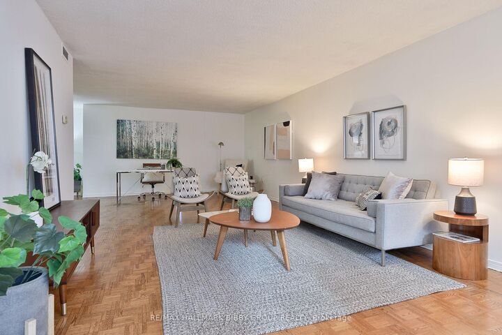 Property Photo:  360 Bloor Street E 1007  ON M4W 3M3 