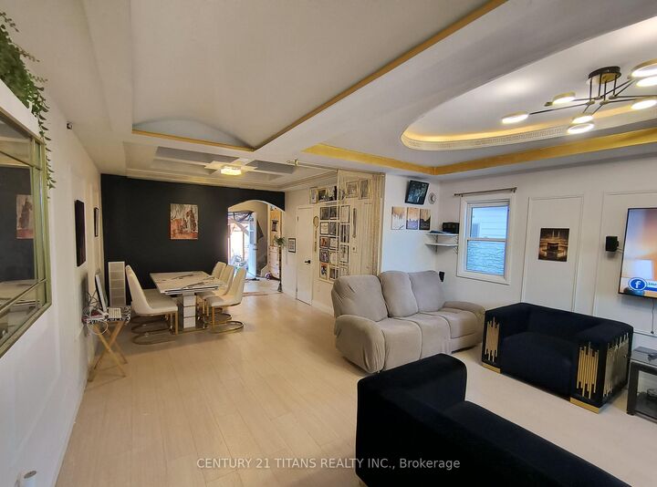 Property Photo:  127 Wellington Street E  ON N7M 3P2 