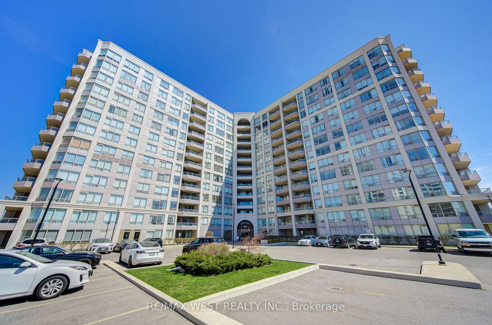 Property Photo: 9017 Leslie Street 317 ON L4B 4R8