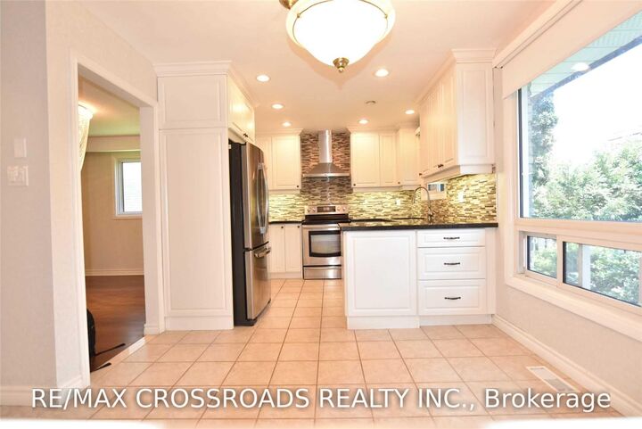 Property Photo:  52 Emmeloord Crescent  ON L3R 1P8 