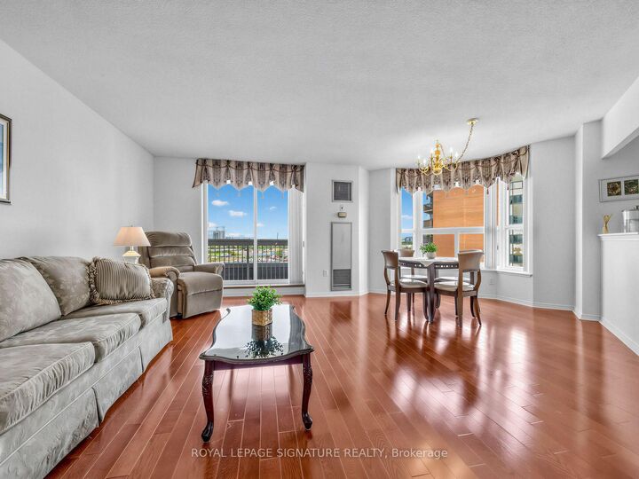 Property Photo:  11 Thorncliffe Park Drive 807  ON M4H 1P3 