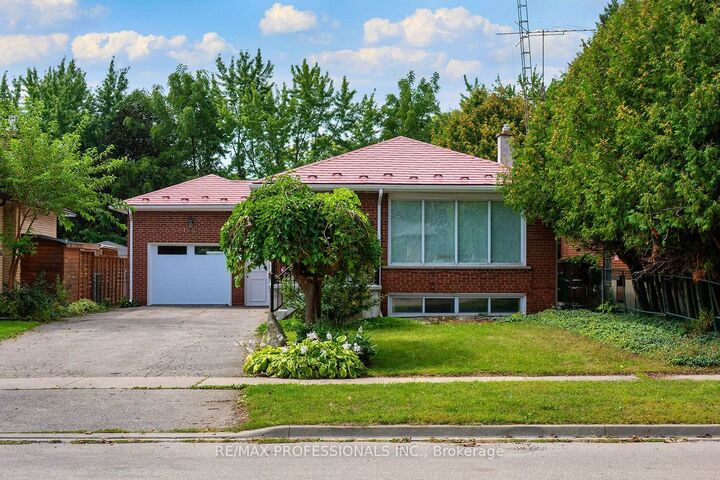 Property Photo:  1360 Lewisham Drive  ON L5J 3P9 