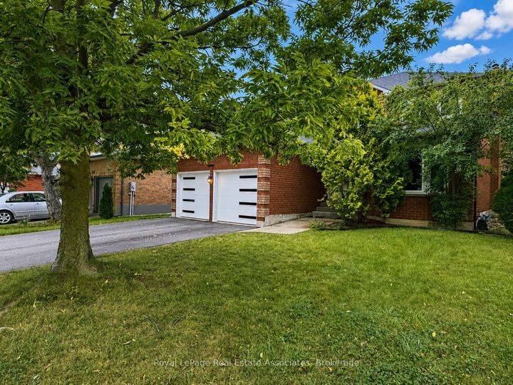 Property Photo:  2551 Wynten Way  ON L6J 7K5 