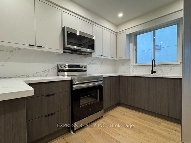 Property Photo:  1328 Avenue Road 2  ON M5N 2G9 