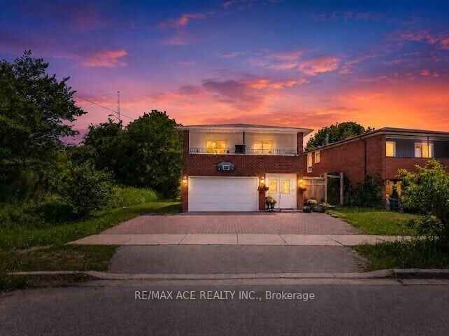 Property Photo:  149 Nelson Street Main  ON M1J 3J8 