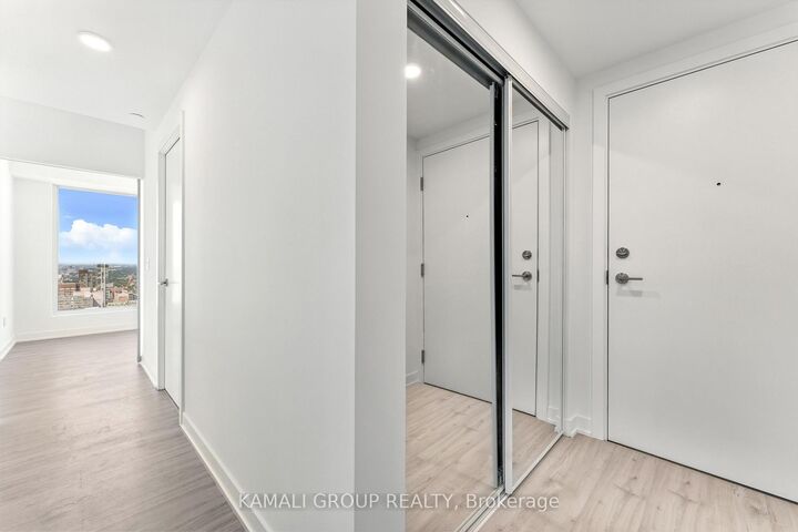 Property Photo: 252 Church Street 4115 ON M5B 0E6