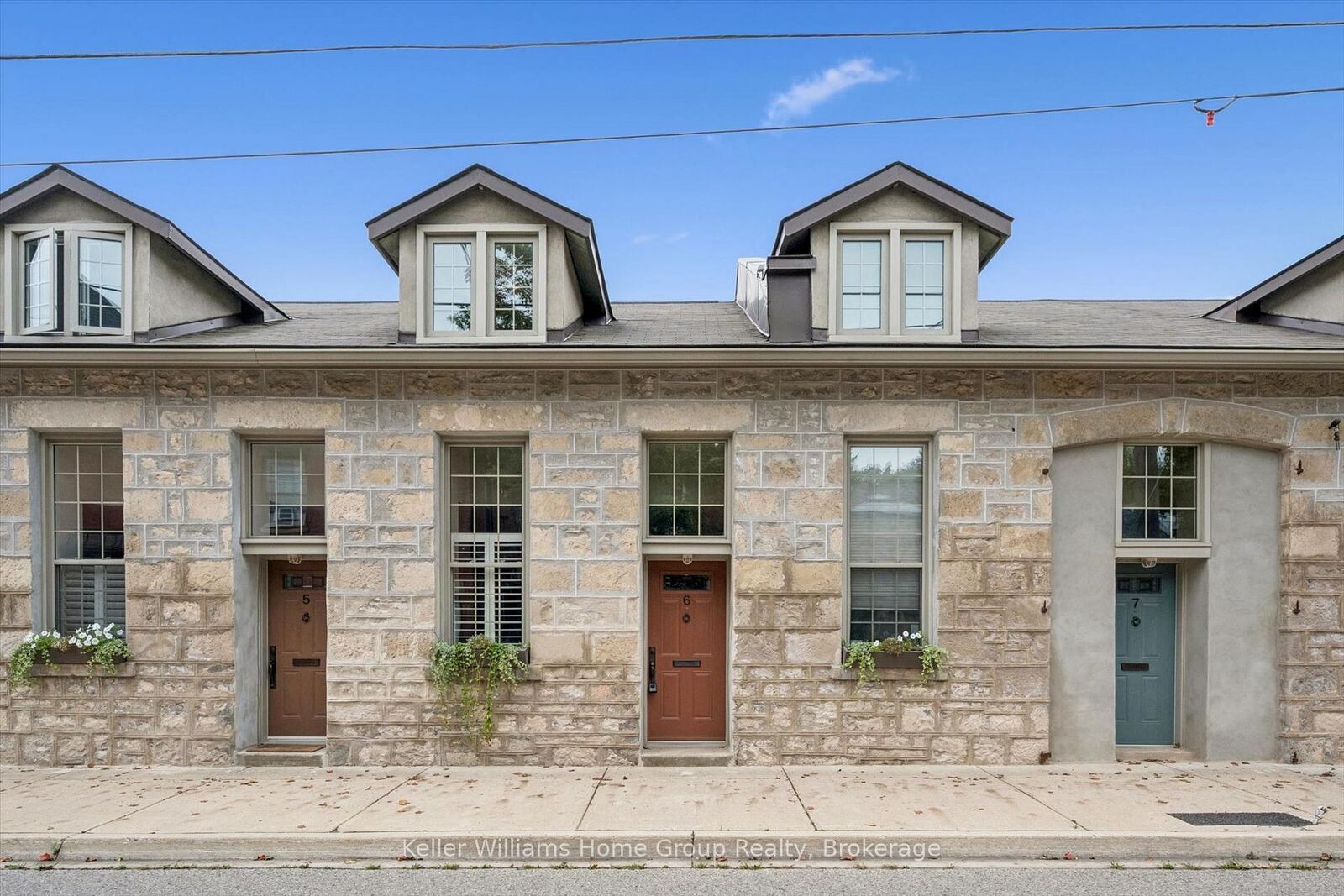 Property Photo: 196 Arthur Street N 6 ON N1E 4V8