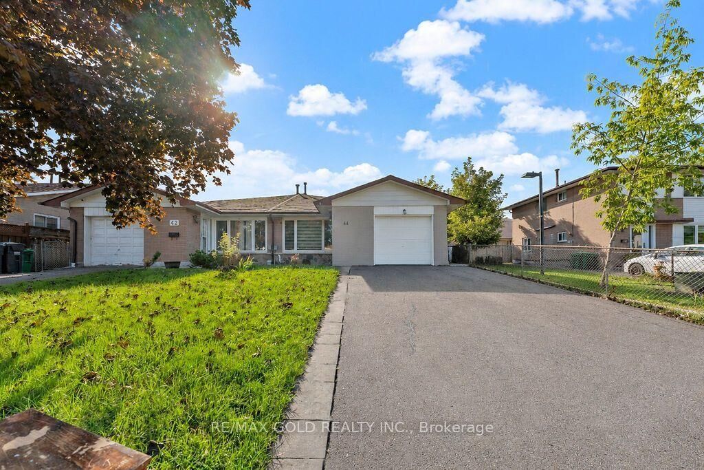 Property Photo:  44 Wilton Drive  ON L6W 3A1 