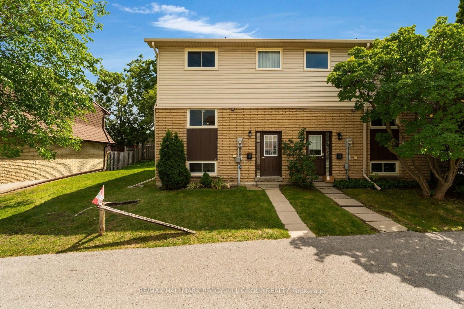 Property Photo:  233 Innisfil Street 4  ON L4N 3E9 