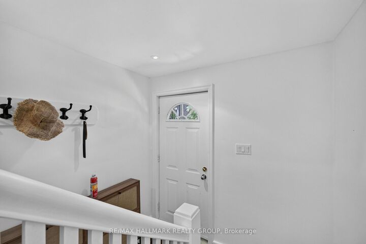 Property Photo:  297 Royal Avenue 2  ON K2A 1T6 