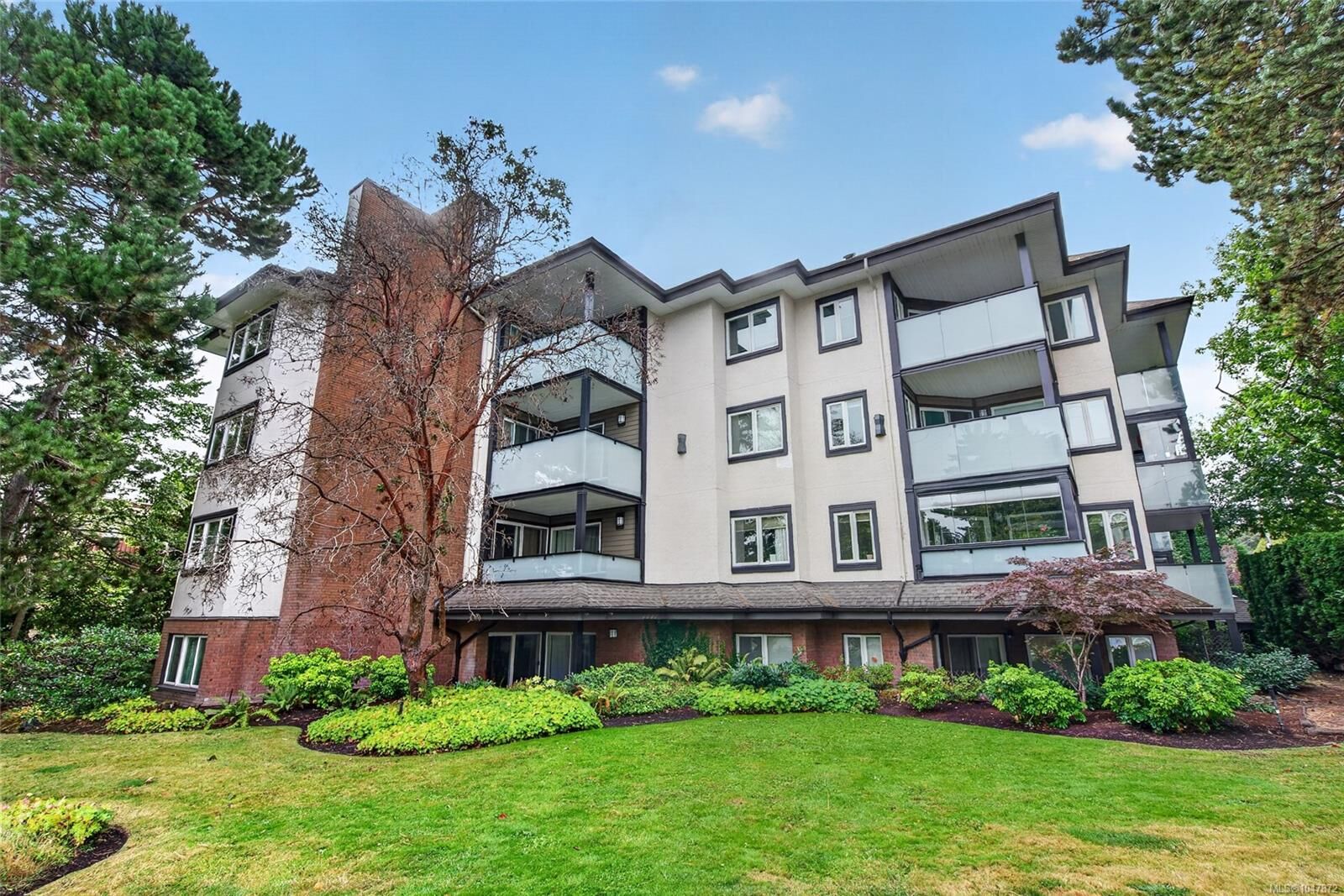 Property Photo:  1619 Morrison St #303  BC V8R 6R8 