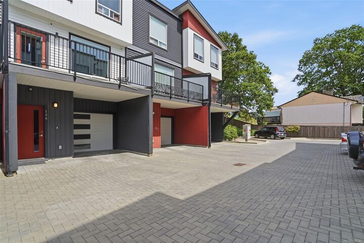 Property Photo:  1726 Kerrisdale Rd #104  BC V9S 1N5 
