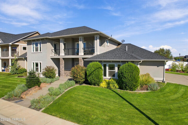 Property Photo: 2012 S 87th Ave WA 98903