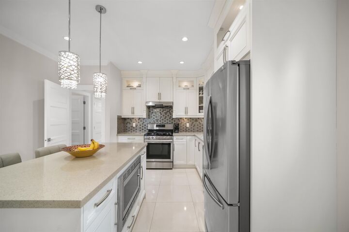 Property Photo:  4986 Inman Avenue  BC V5G 2Y6 