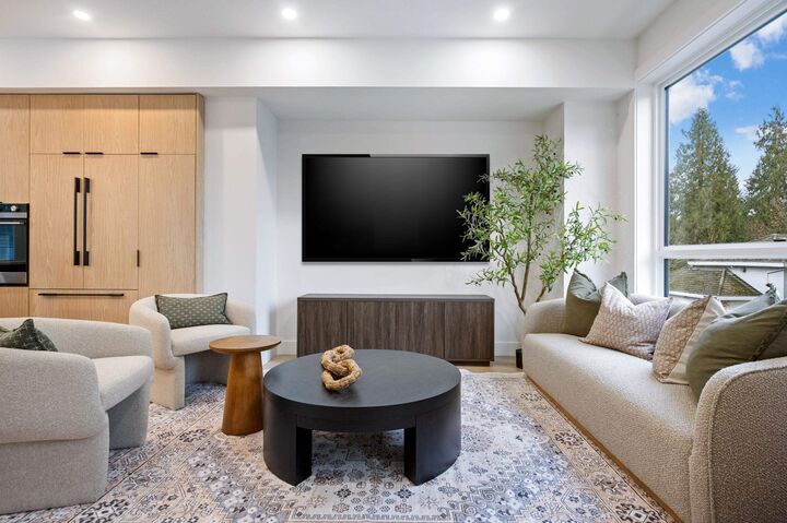 Property Photo:  5993 143 Street 5  BC V3X 0L8 