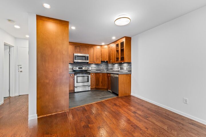 Property Photo:  2033 West 7th Ave 303  BC V6J 1T3 
