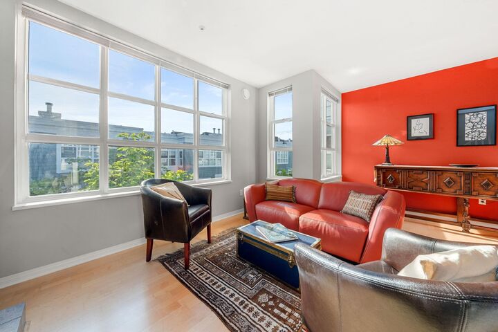Property Photo:  669 W 7th Avenue 207  BC V5Z 1B6 