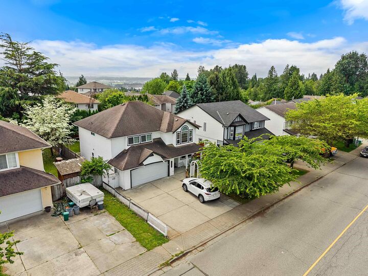 Property Photo:  33726 Best Avenue  BC V2V 6Z9 