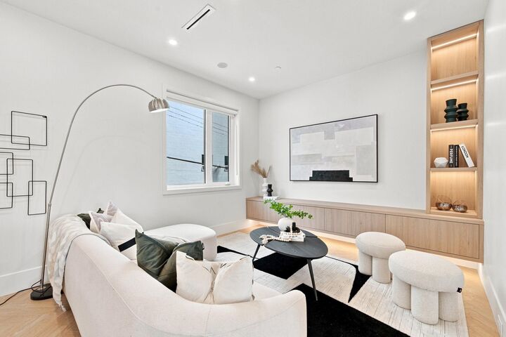 Property Photo:  646 E 23rd Avenue 3  BC V5V 1X8 