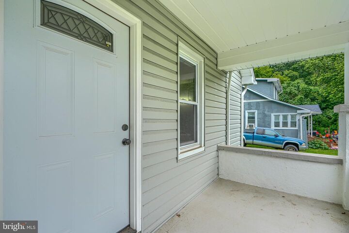 Property Photo:  