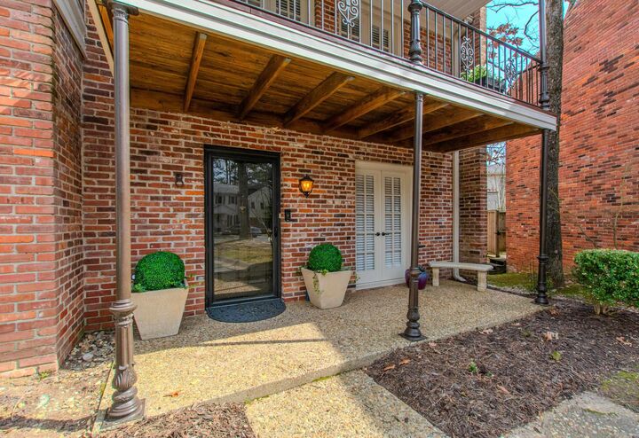 Property Photo: 8 Kingsbridge Way AR 72212