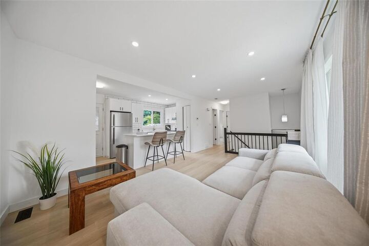 Property Photo:  66 Glenthorne Crescent  MB R2M 2R4 