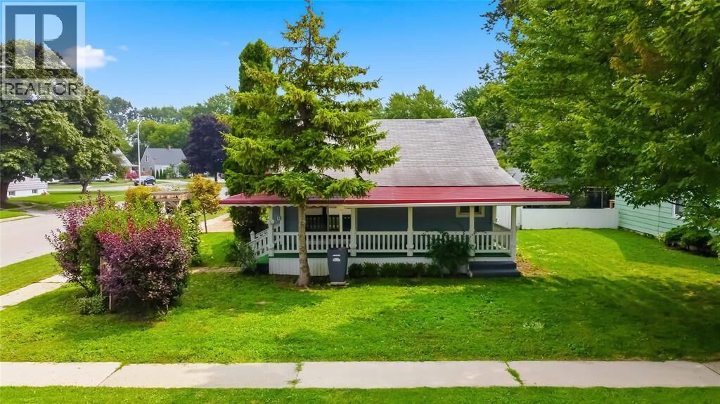 Property Photo:  641 Maple Avenue  ON N7T 4H7 