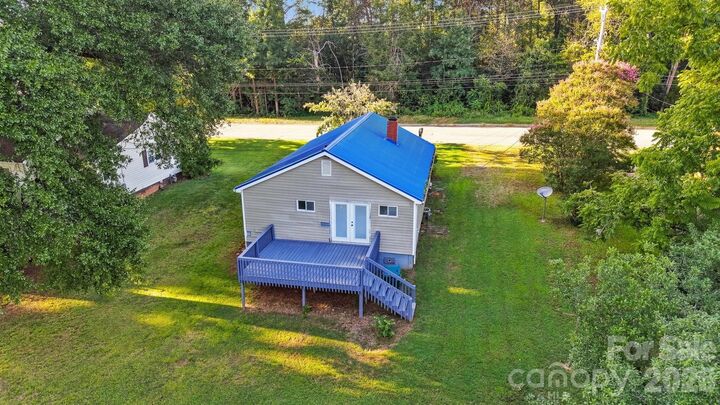 Property Photo:  411 W 21st Street  NC 28658 