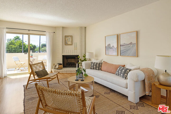 Property Photo: 13959 Victory Blvd, Unit 1 CA 91401