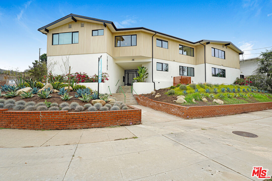 Property Photo: 16185 W Sunset Blvd, Unit 7 CA 90272