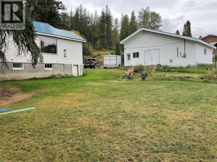 Property Photo:  4213 Casino Road  BC V1R 4X3 