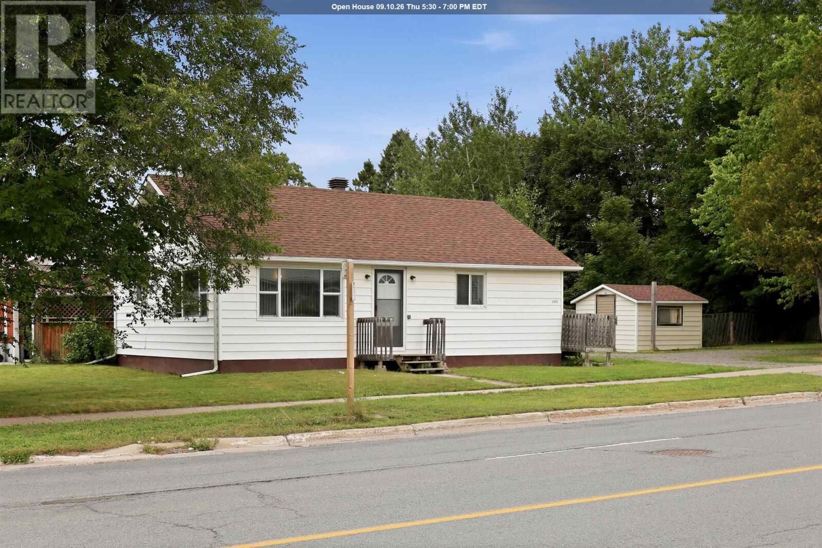 Property Photo:  1572 Wellington St E  ON P6A 2R7 