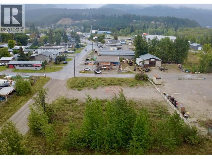 Property Photo:  716 14th Street South  BC V0A 1H0 