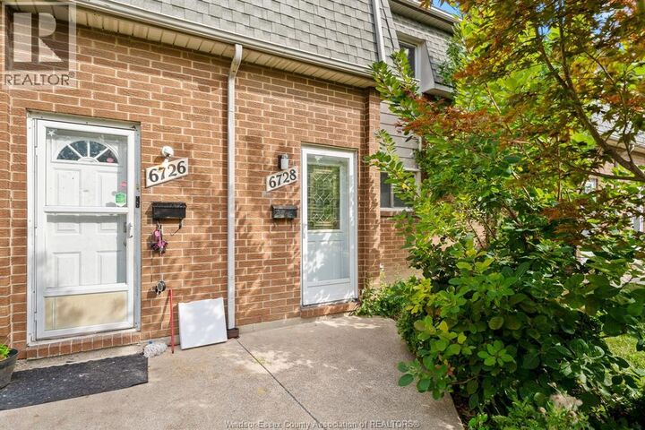 Property Photo: 6728 Rose-Ville Garden Drive 15 ON N8T 1J2