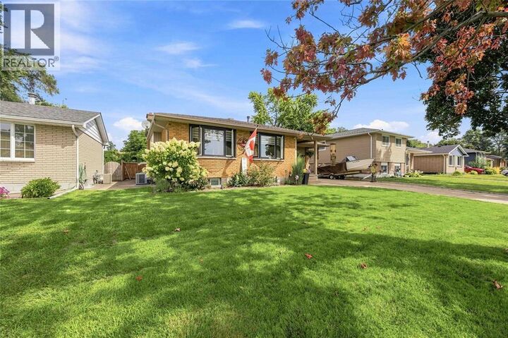 Photo de la propriété: 1220 Amsterdam Court ON N7S 3X5