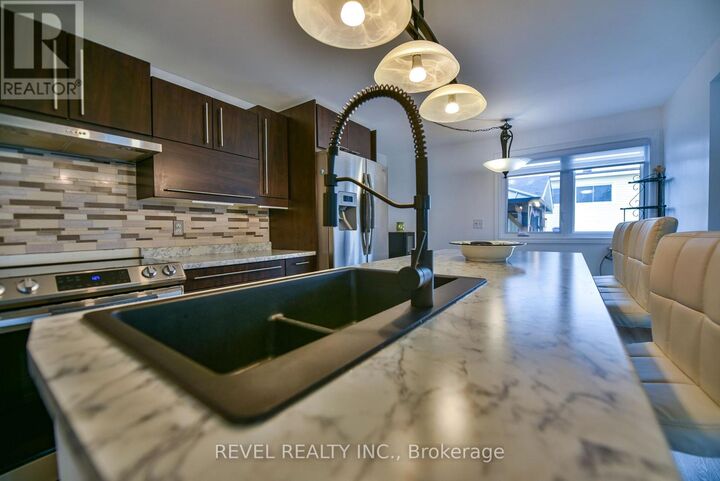 Property Photo:  16 Foothills Lane  ON P4N 8R9 