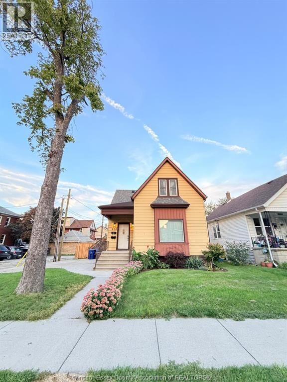 Property Photo:  222 Gladstone Avenue Main  ON N9A 2P7 