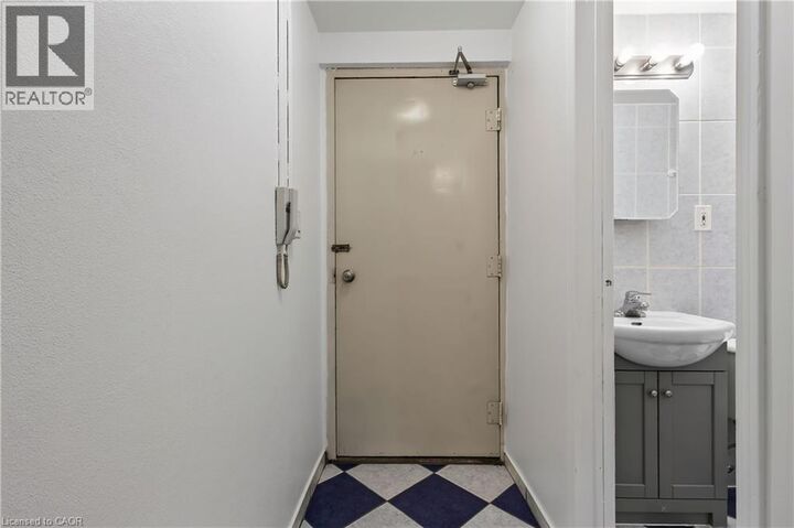 Property Photo:  492 Kerr Street  ON L6K 3C5 