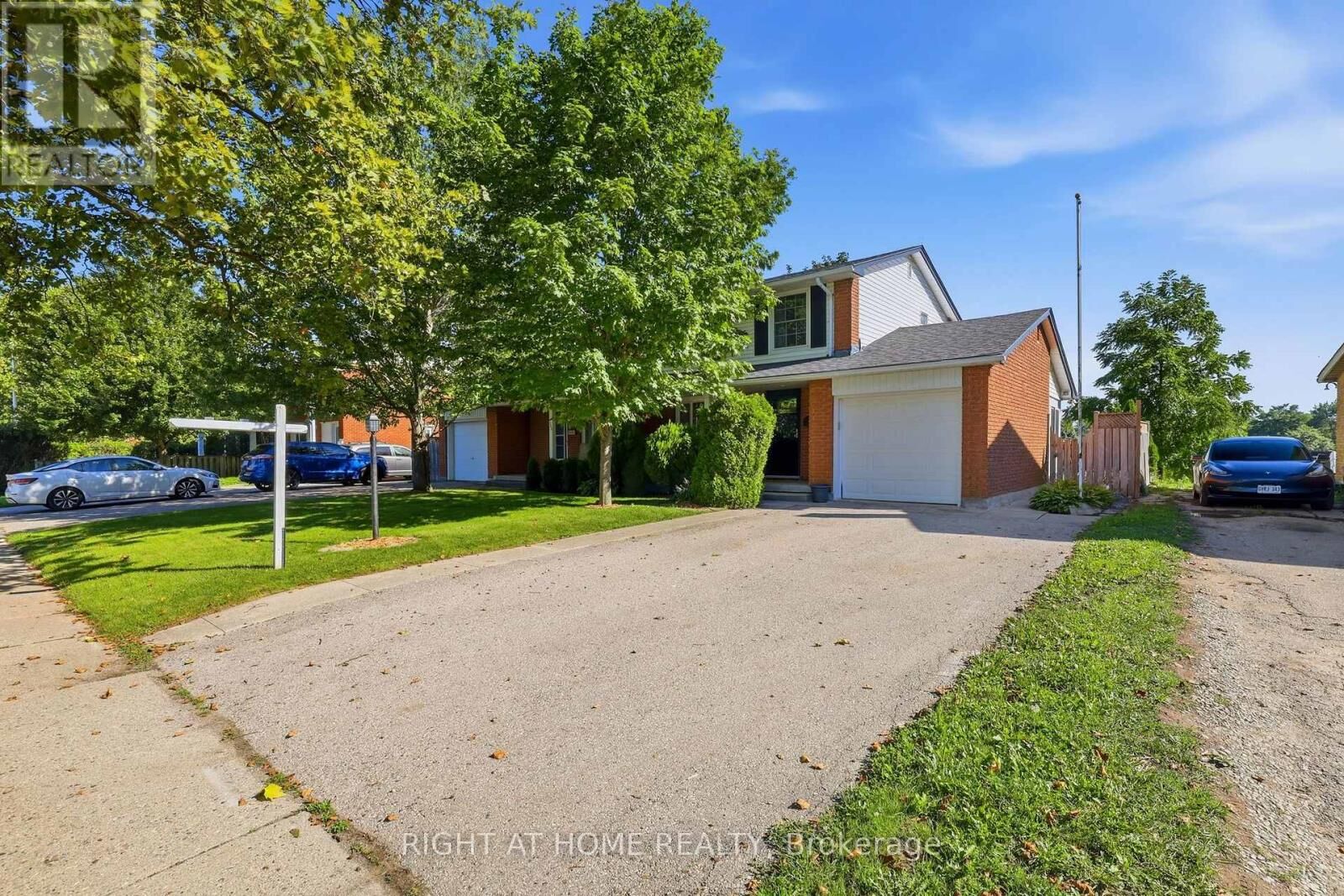 Property Photo: 724 Notre Dame Drive ON N6J 3B6