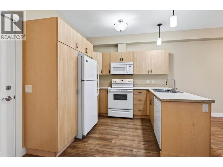 Property Photo:  755 Mayfair Street 300  BC V2B 5L7 