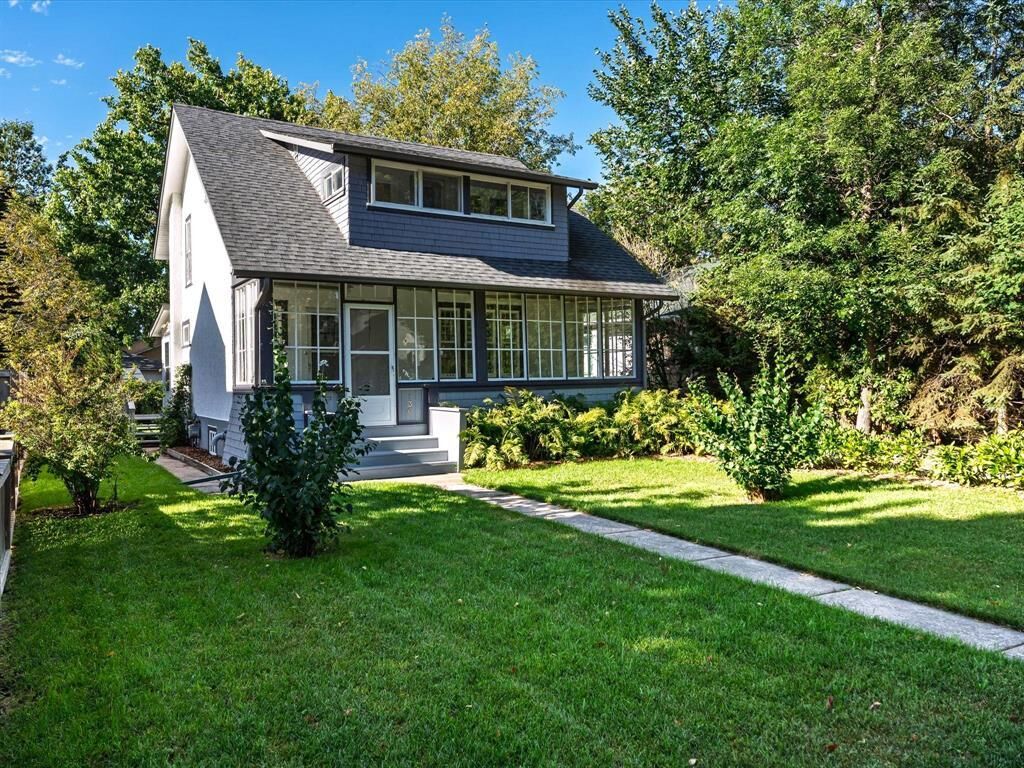 Property Photo: 136 Helmsdale Avenue MB R2K 0V7